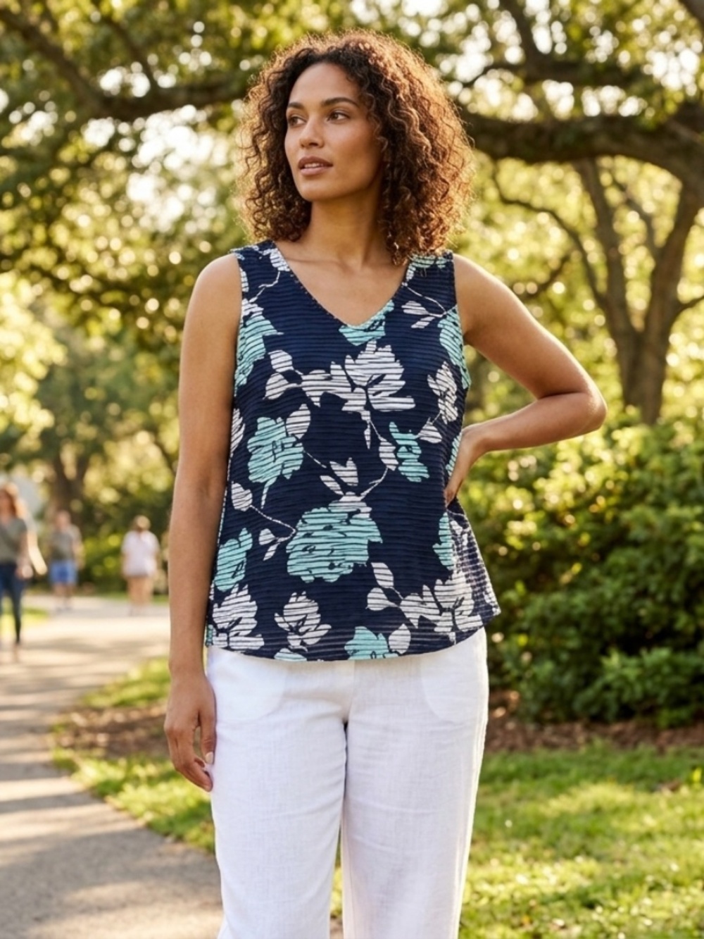 Rickis Floral Print Pleated Seersucker V-Neck Tank Top (Navy Blue/Mint)
